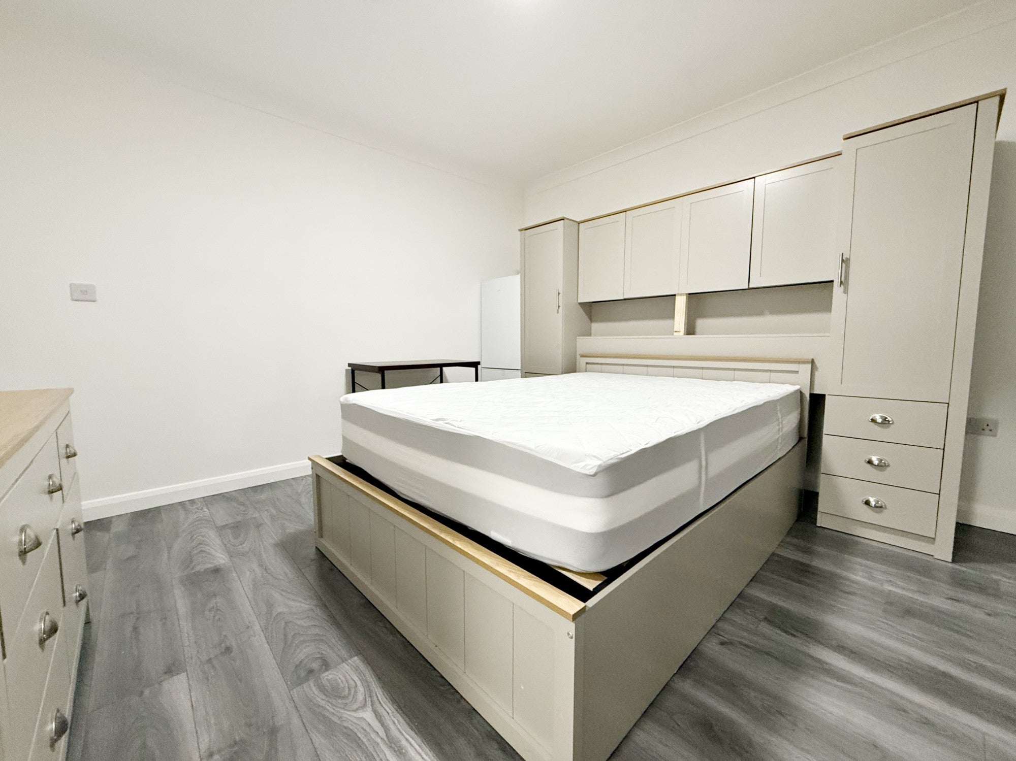 Room Kingsley Road in London