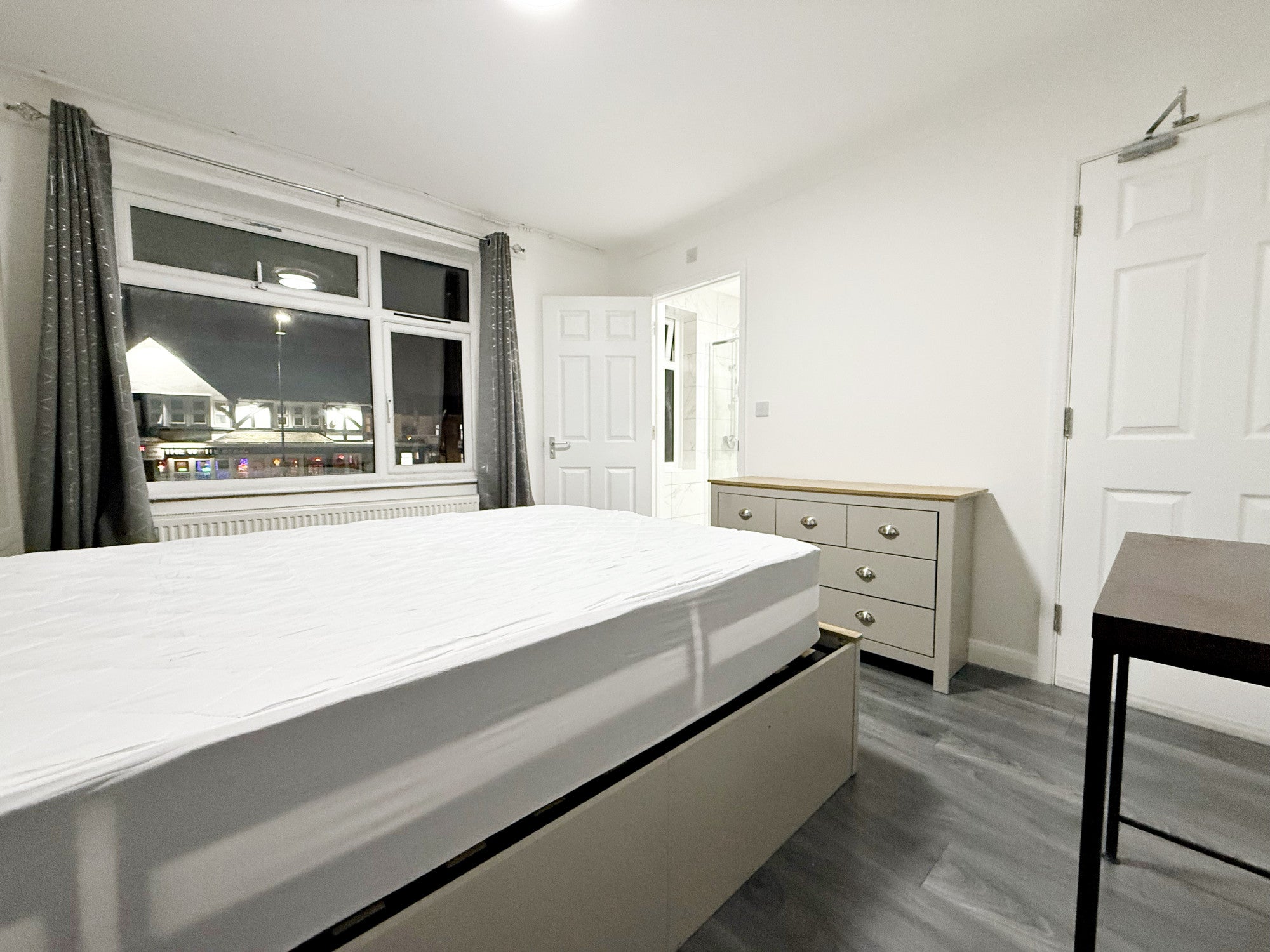 Room Kingsley Road in London