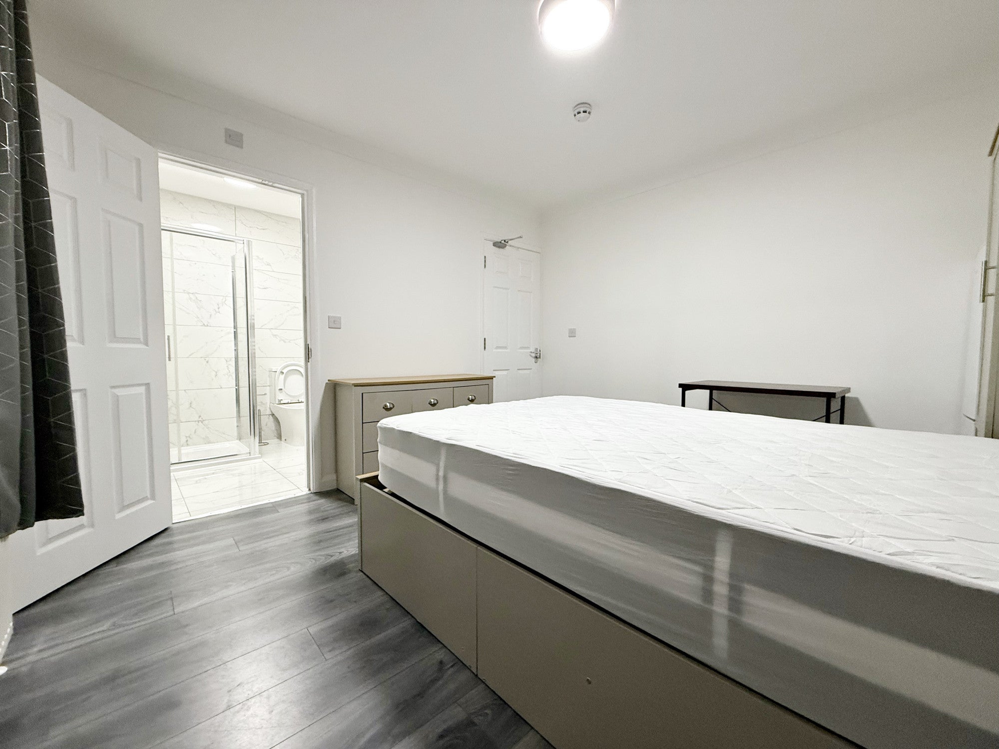 Room Kingsley Road in London