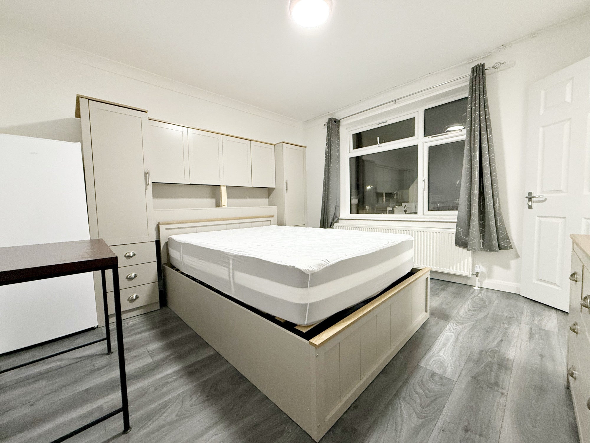 Room Kingsley Road in London