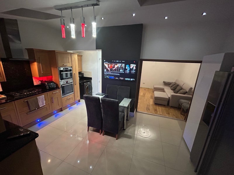 Room Normanshire Drive in Greater London