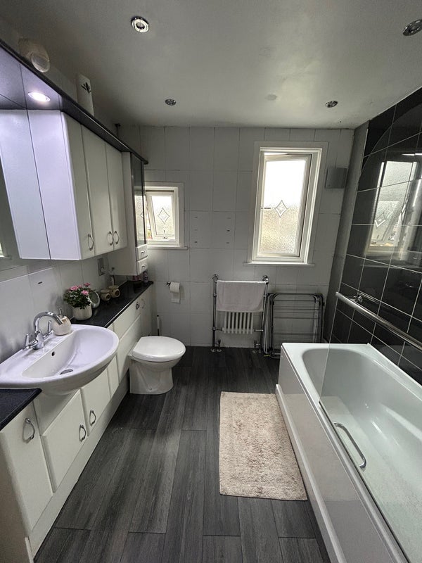 Room Normanshire Drive in Greater London