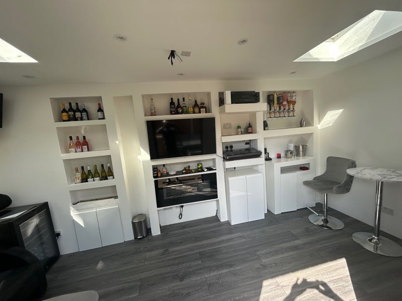 Room Normanshire Drive in Greater London