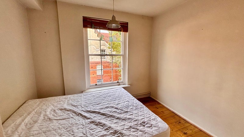 Room Navarre Street in Greater London