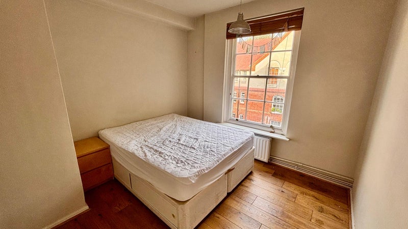 Room Navarre Street in Greater London