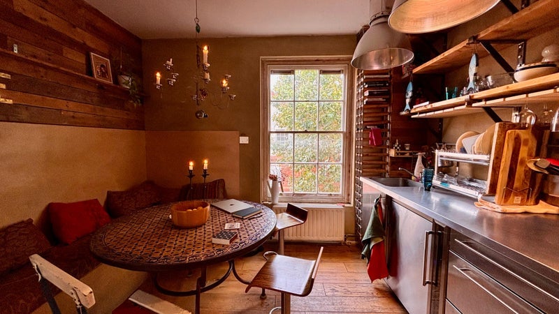 Room Navarre Street in Greater London