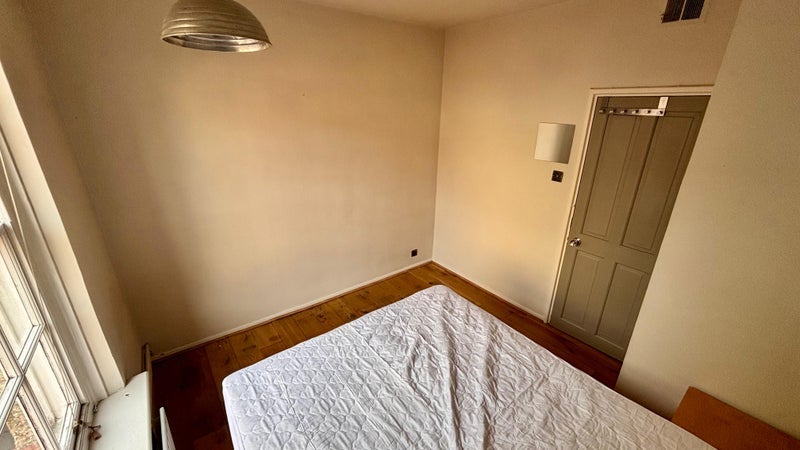 Room Navarre Street in Greater London