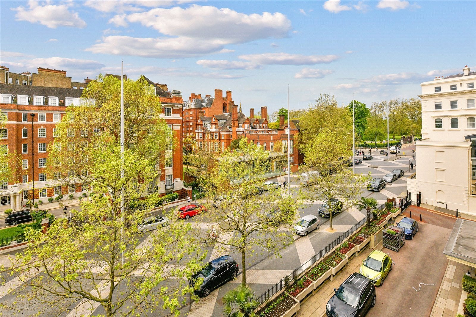 Flat Montrose Court in City of Westminster