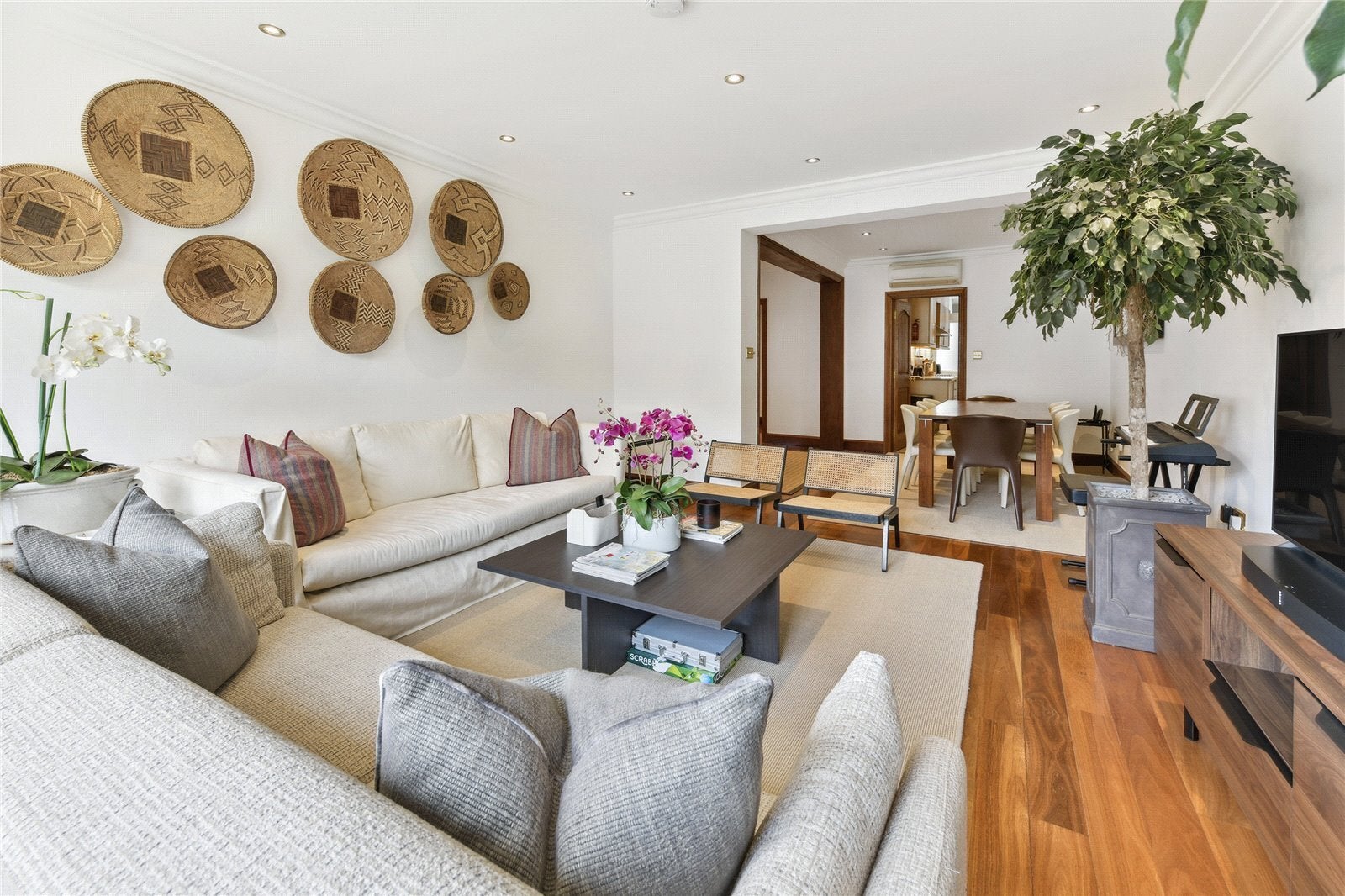 Flat Montrose Court in City of Westminster