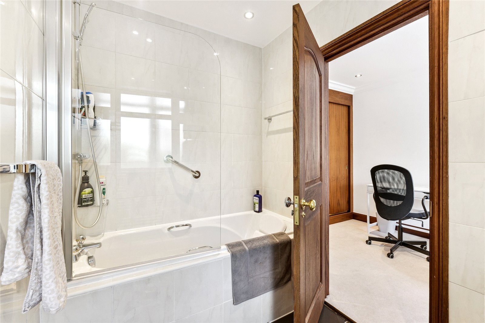 Flat Montrose Court in City of Westminster