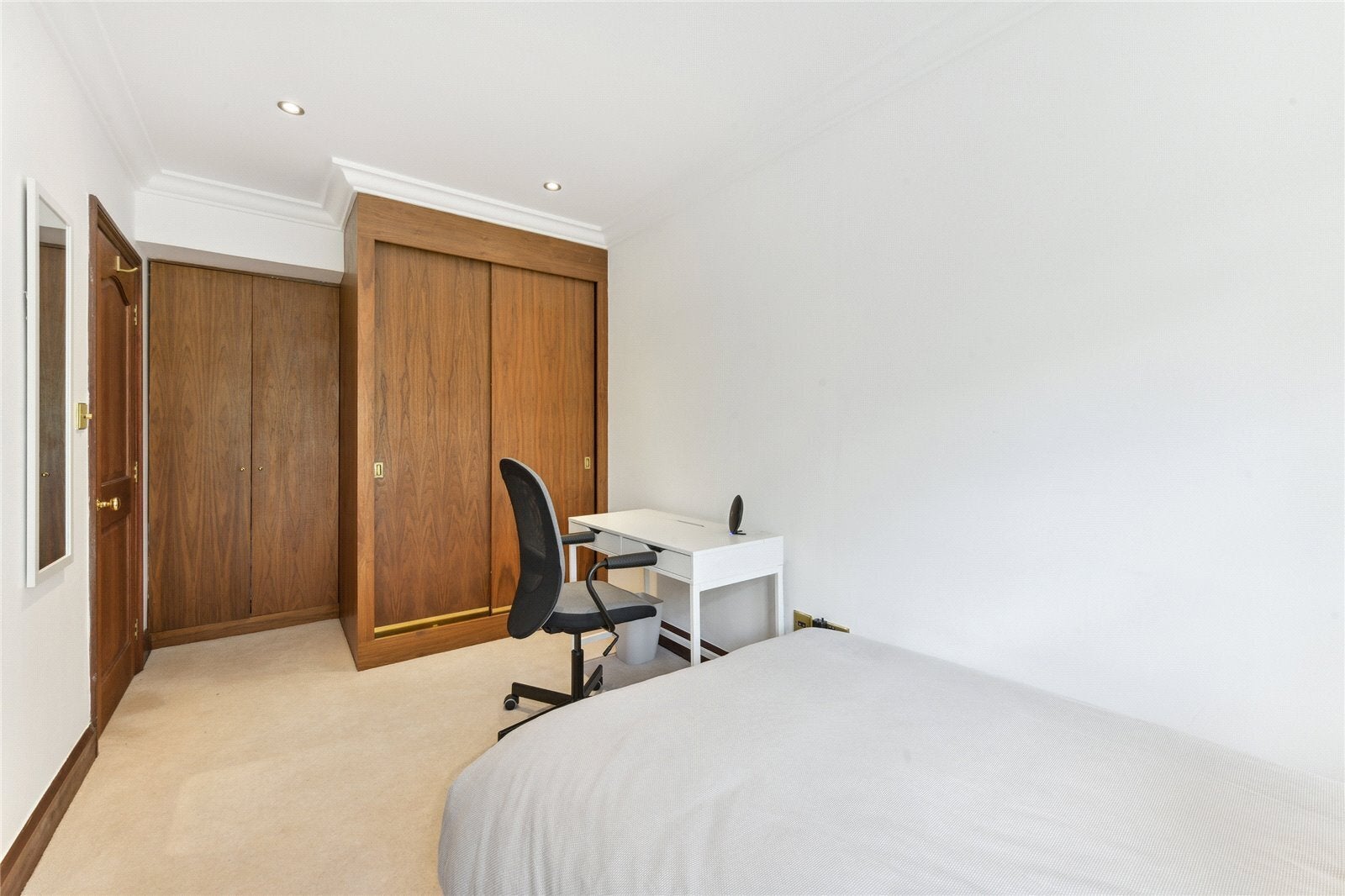 Flat Montrose Court in City of Westminster