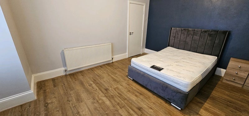Room Station Road in Salford