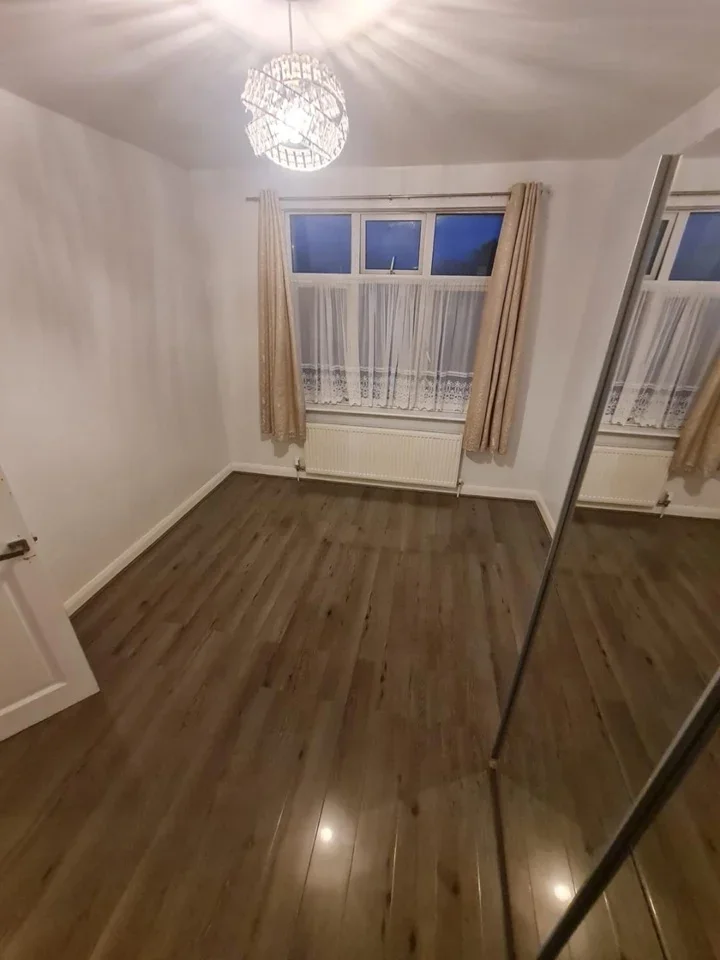 Room Linden Road in Luton