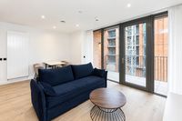 Flat Carnwath Road in Greater London