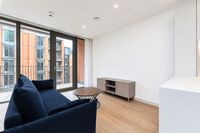 Flat Carnwath Road in Greater London