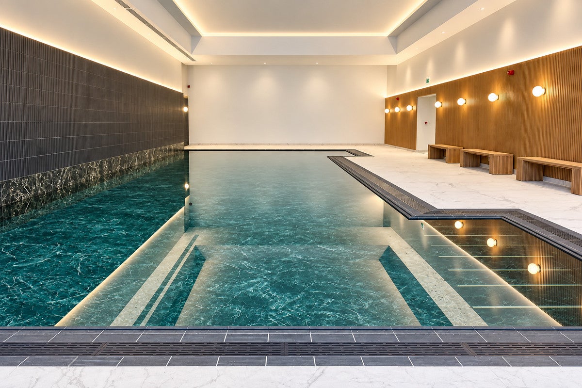 Flat Carnwath Road in Greater London