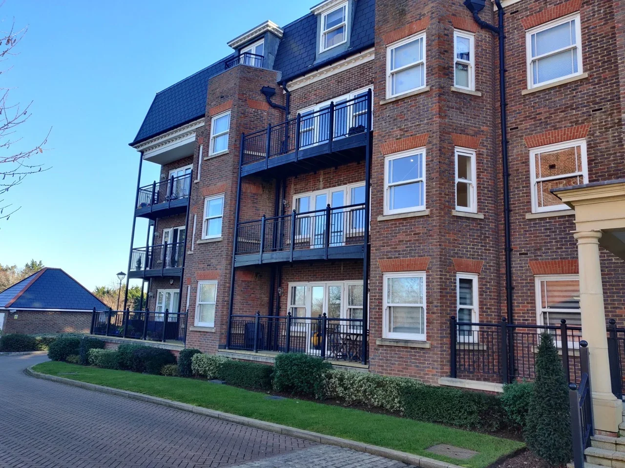 Flat Marian Gardens in Greater London