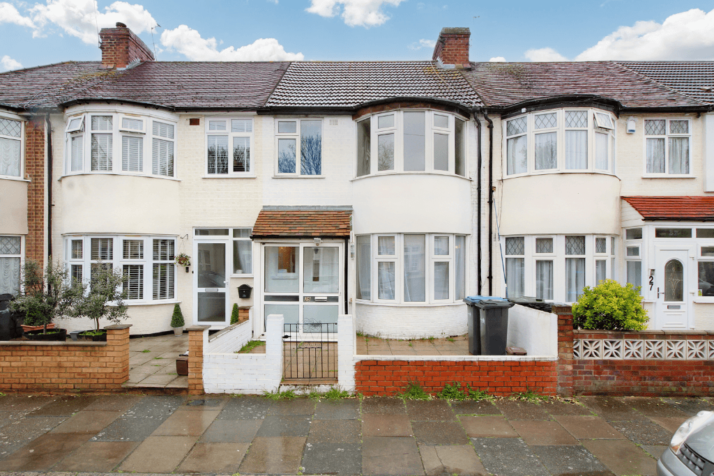 House Granville Avenue in Greater London