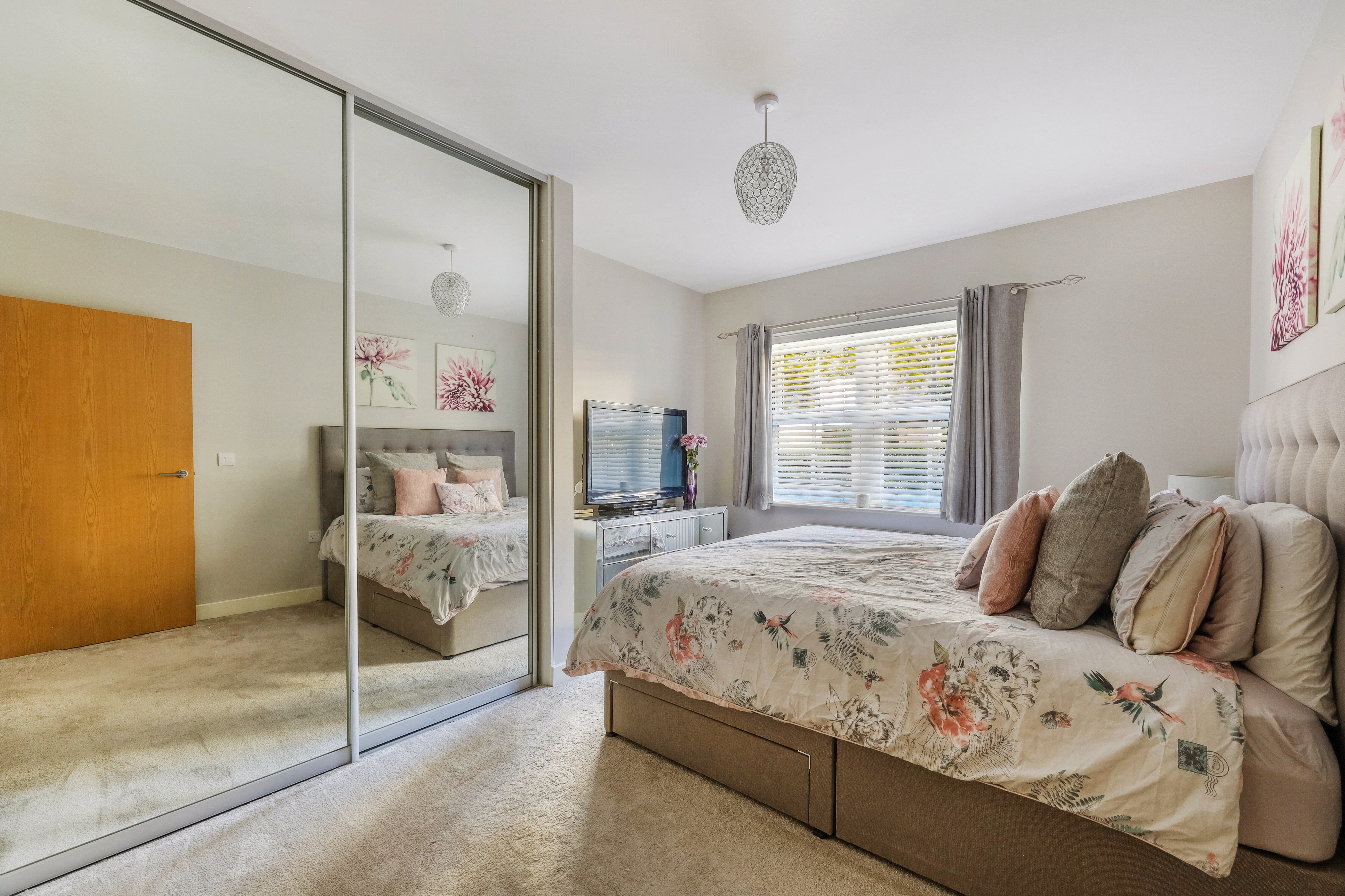 Flat Westmount Close in Greater London