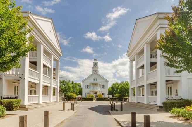 Flat Westmount Close in Greater London