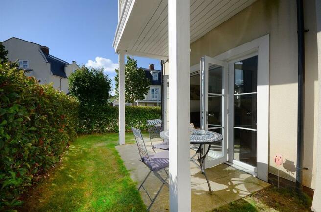 Flat Westmount Close in Greater London