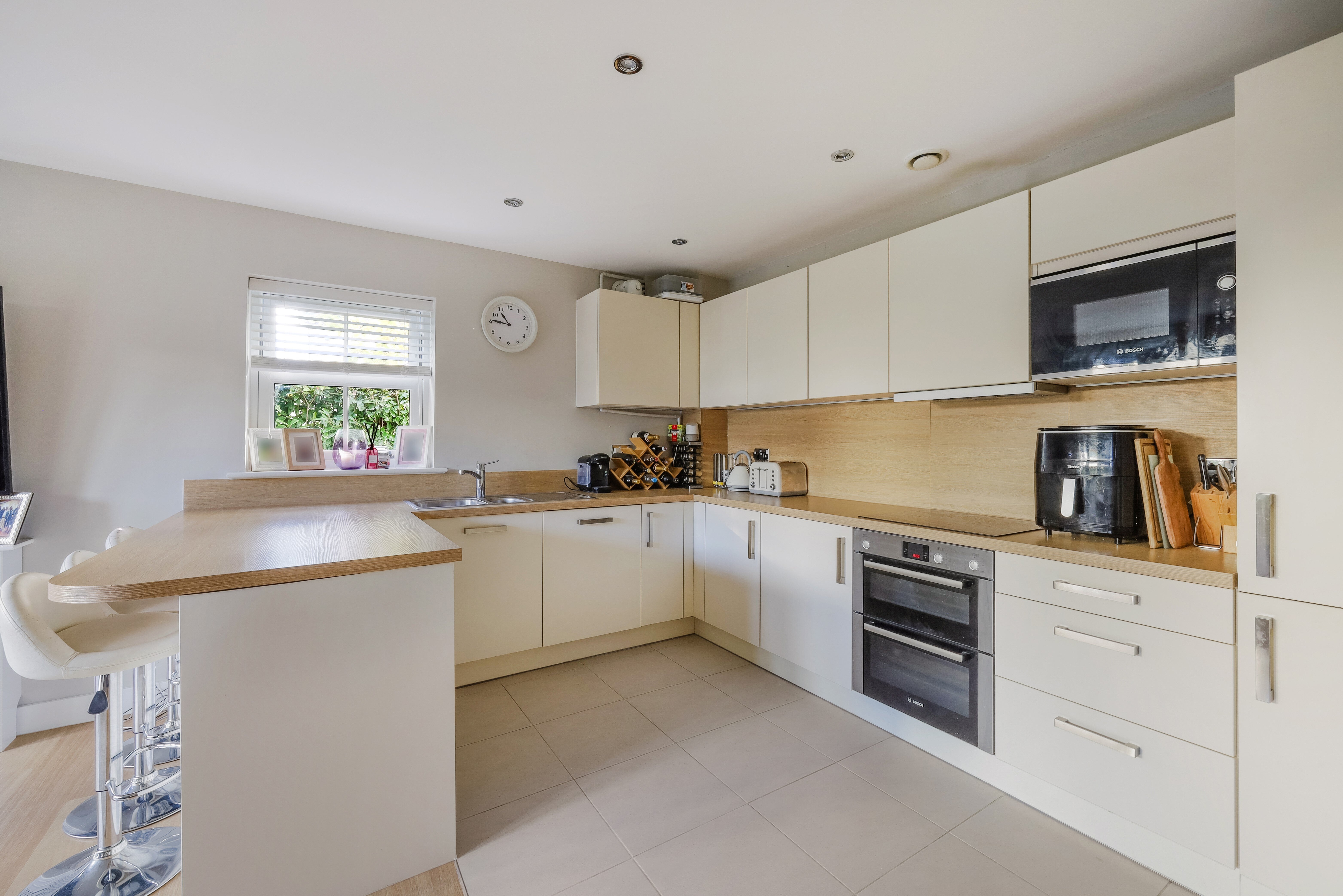 Flat Westmount Close in Greater London