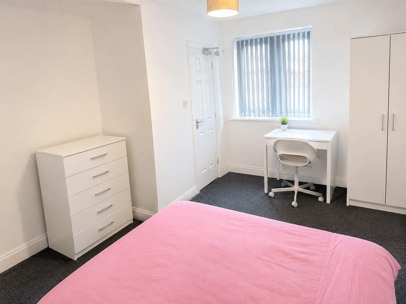 Room Whittle Drive in Salford