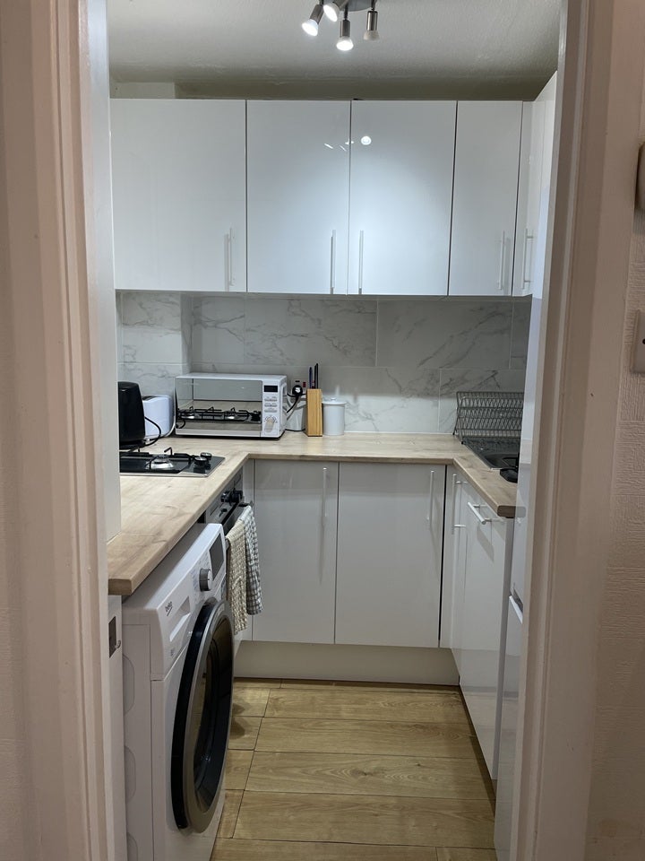 Flat Greyhound Road in Greater London