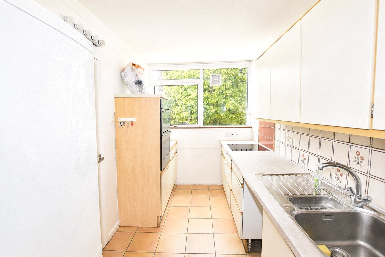 Flat Cotham Road in Bristol