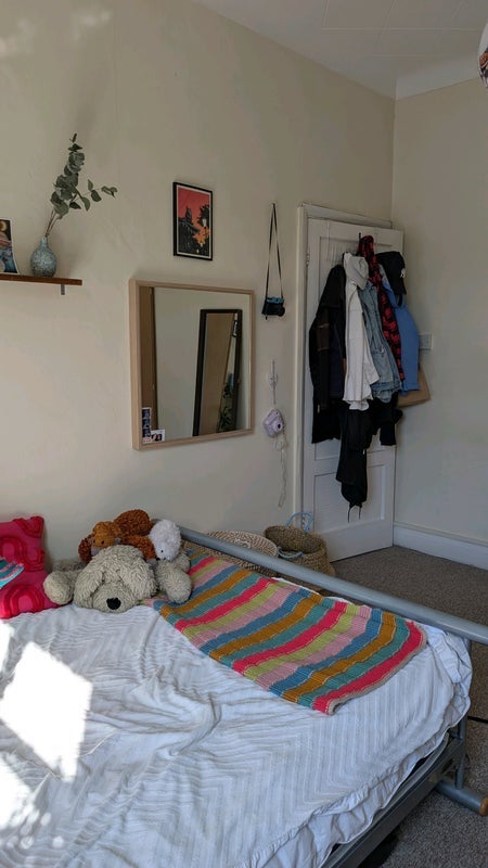 Room Hampden Road in Greater London