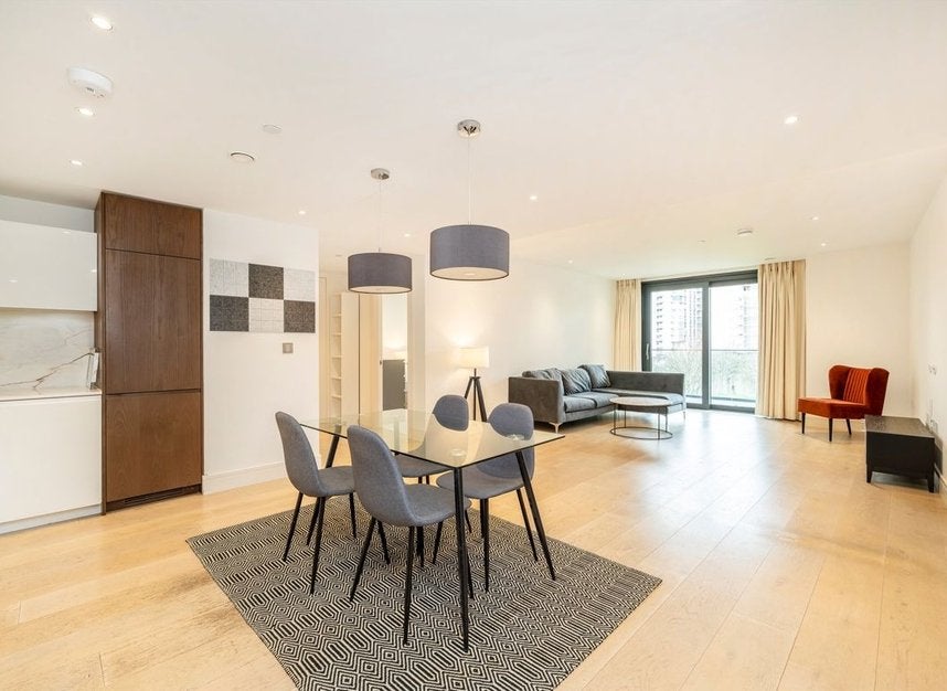 Flat Harbour Avenue in Greater London