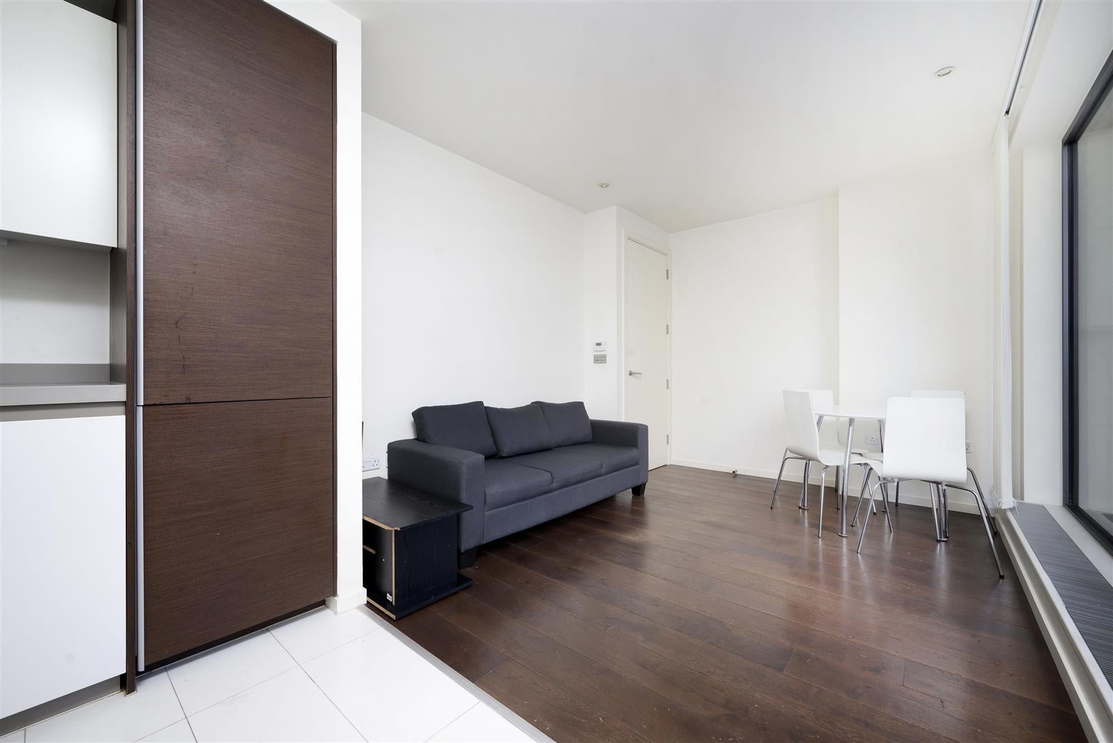 Flat Baltimore Wharf in Greater London