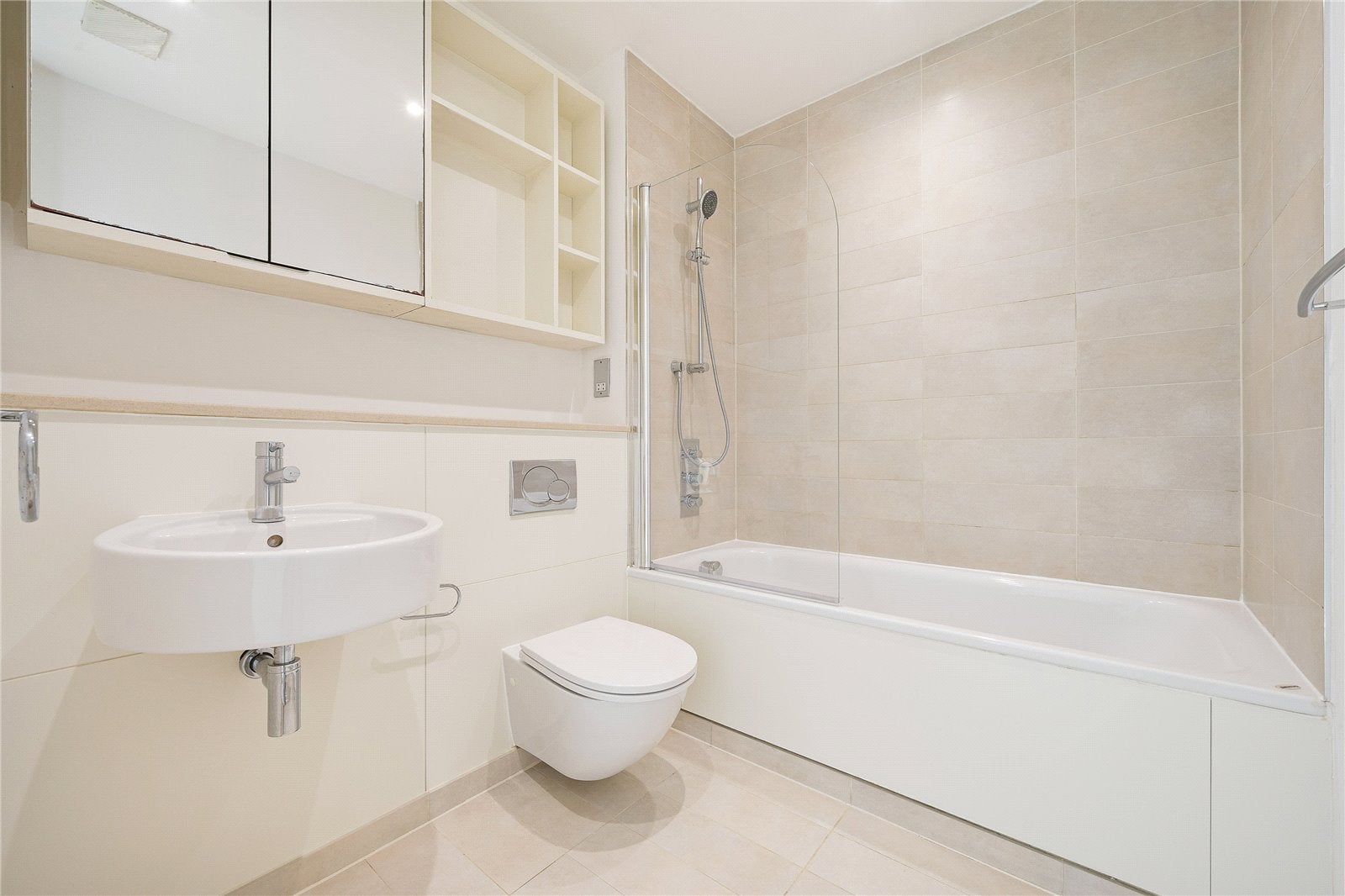 Flat Melliss Avenue in Greater London