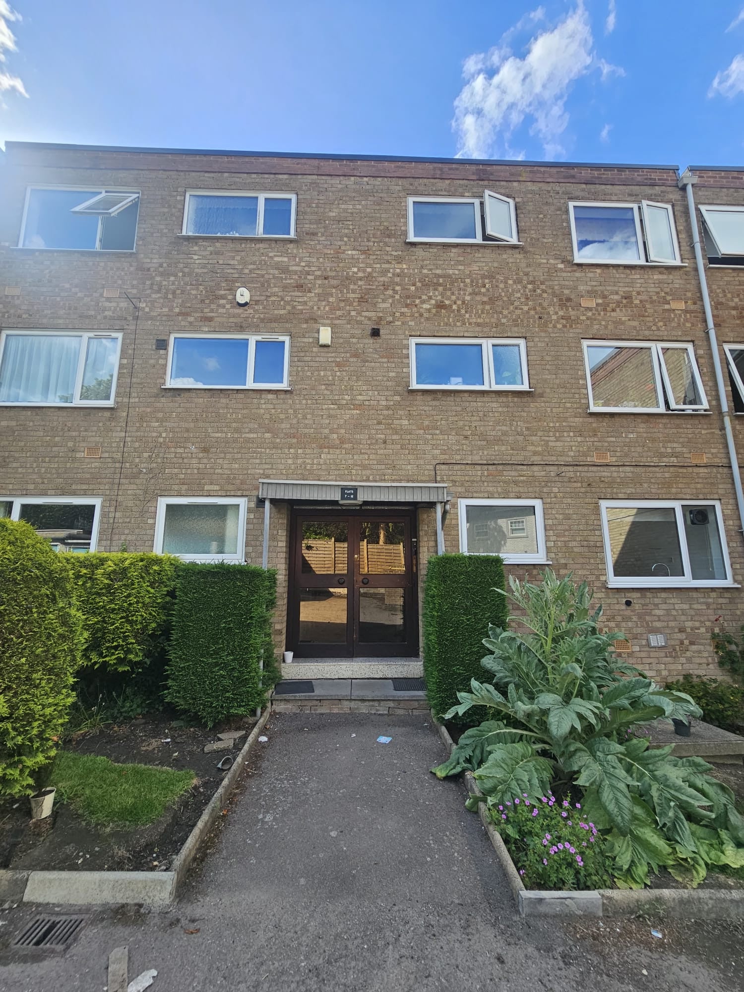 Flat Laureston Drive in Leicester