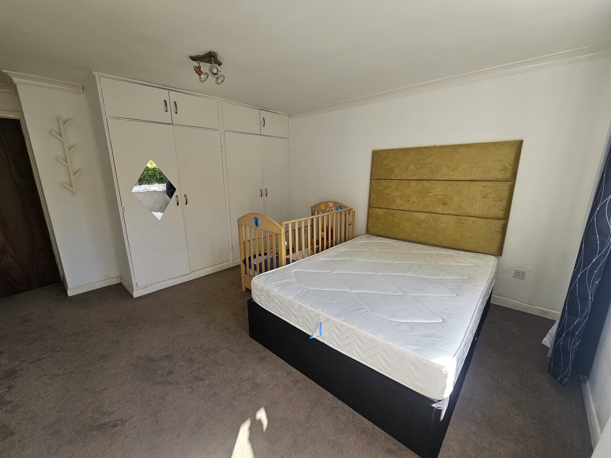 Flat Laureston Drive in Leicester