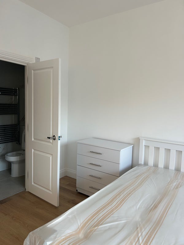 Flat Alkham Road in Greater London