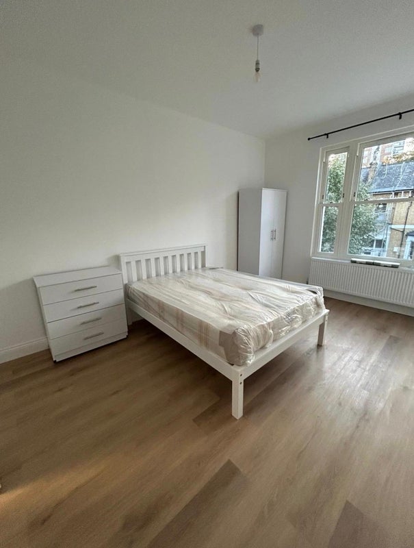 Flat Alkham Road in Greater London