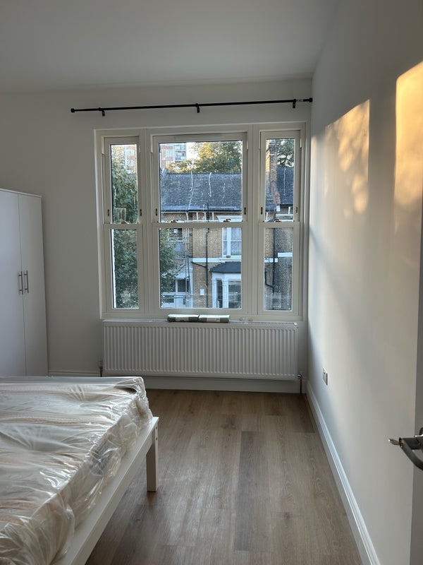 Flat Alkham Road in Greater London