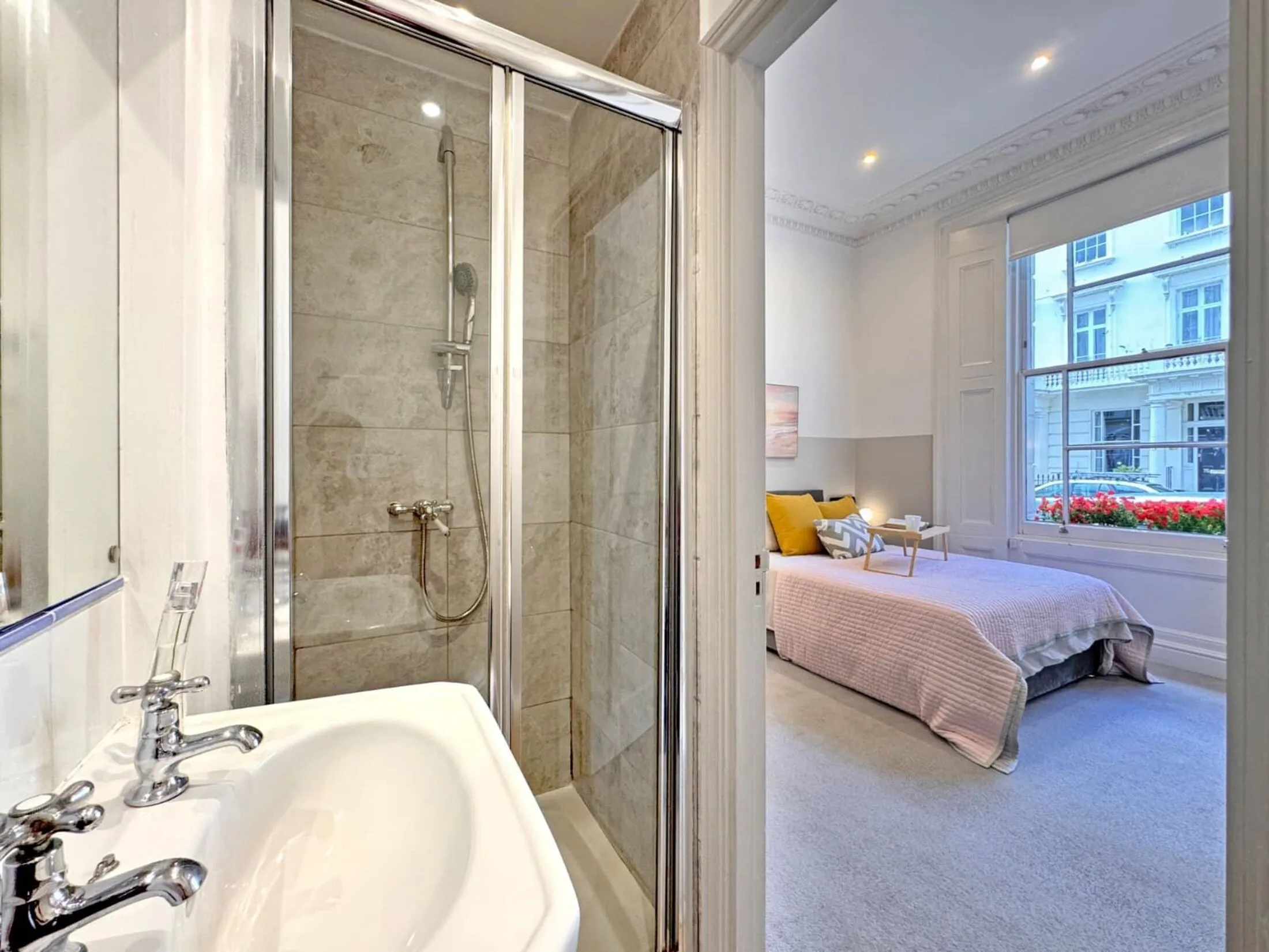 Flat Cumberland Street in City of Westminster