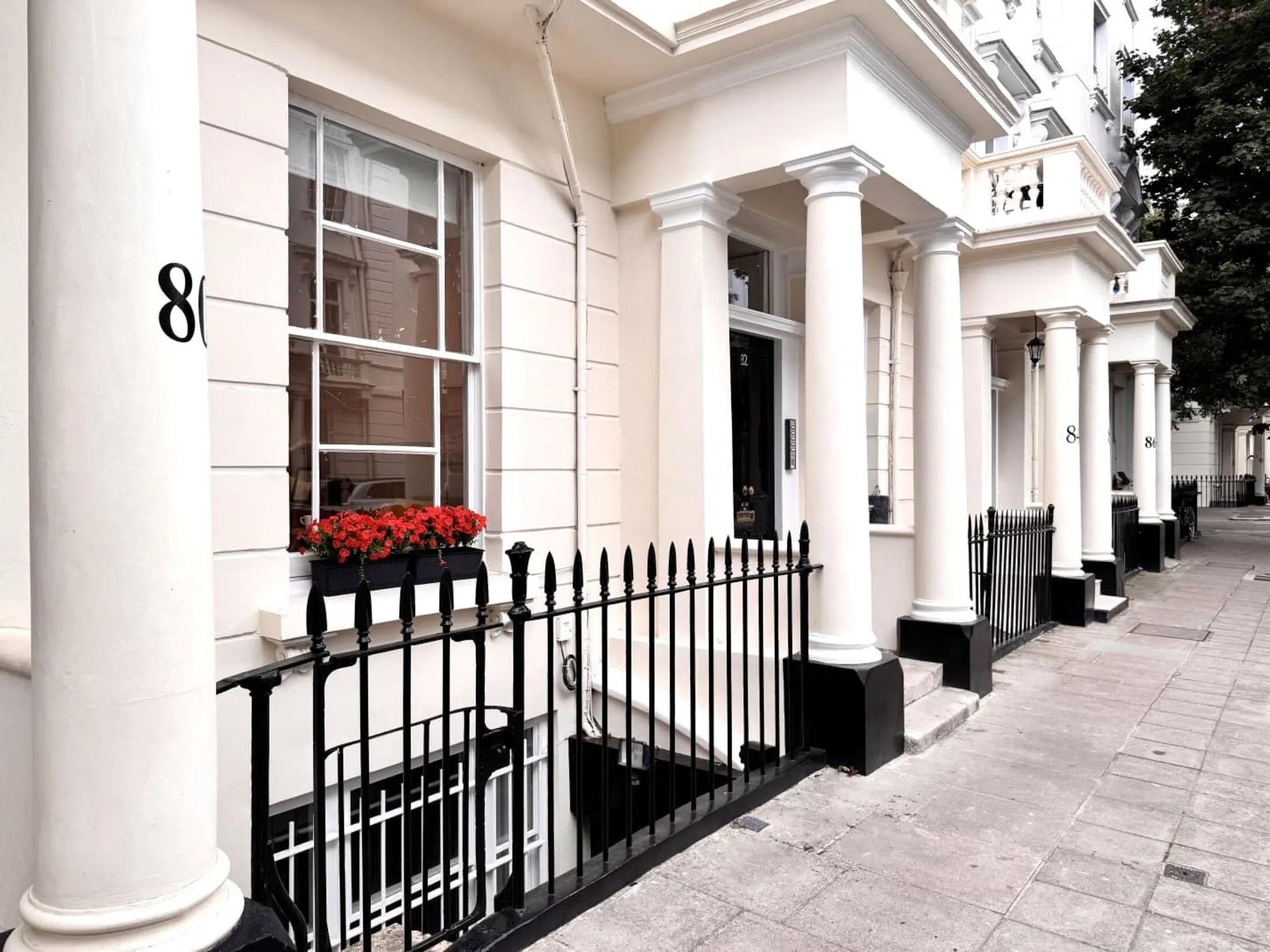 Flat Cumberland Street in City of Westminster