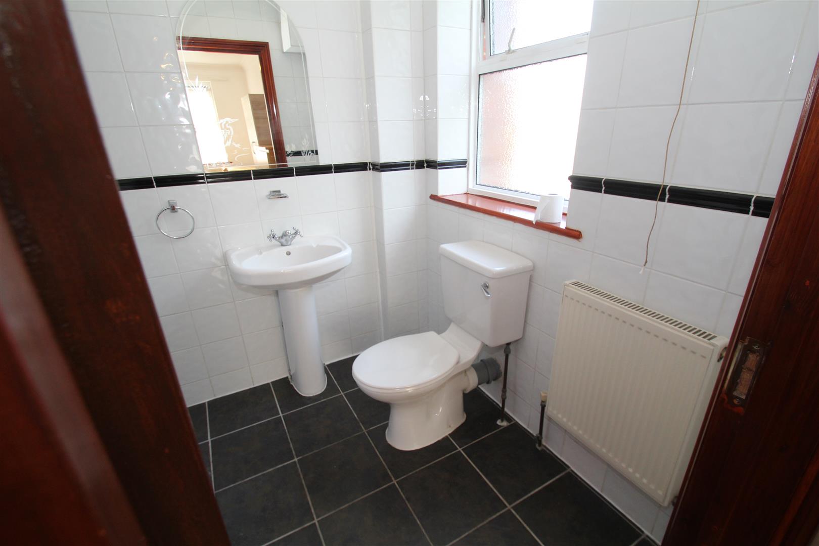 Room Vaughan Road in Greater London