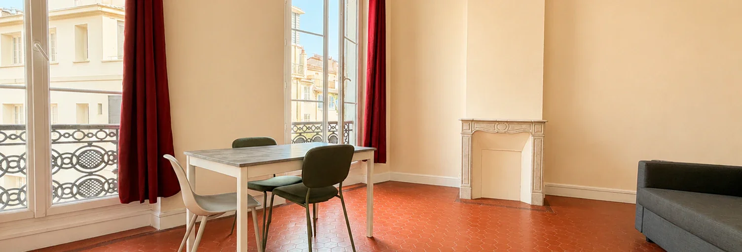 Flat Rue Roux de Brignoles in Marseille