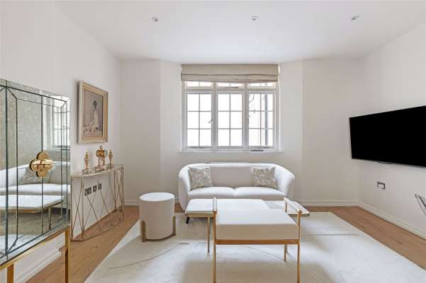 Flat Belgrave Mews South in City of Westminster