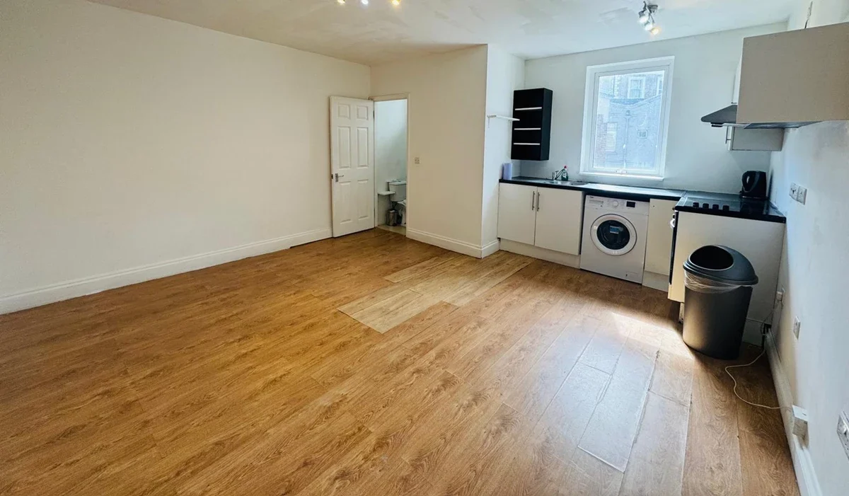 Room Myron Place in Greater London