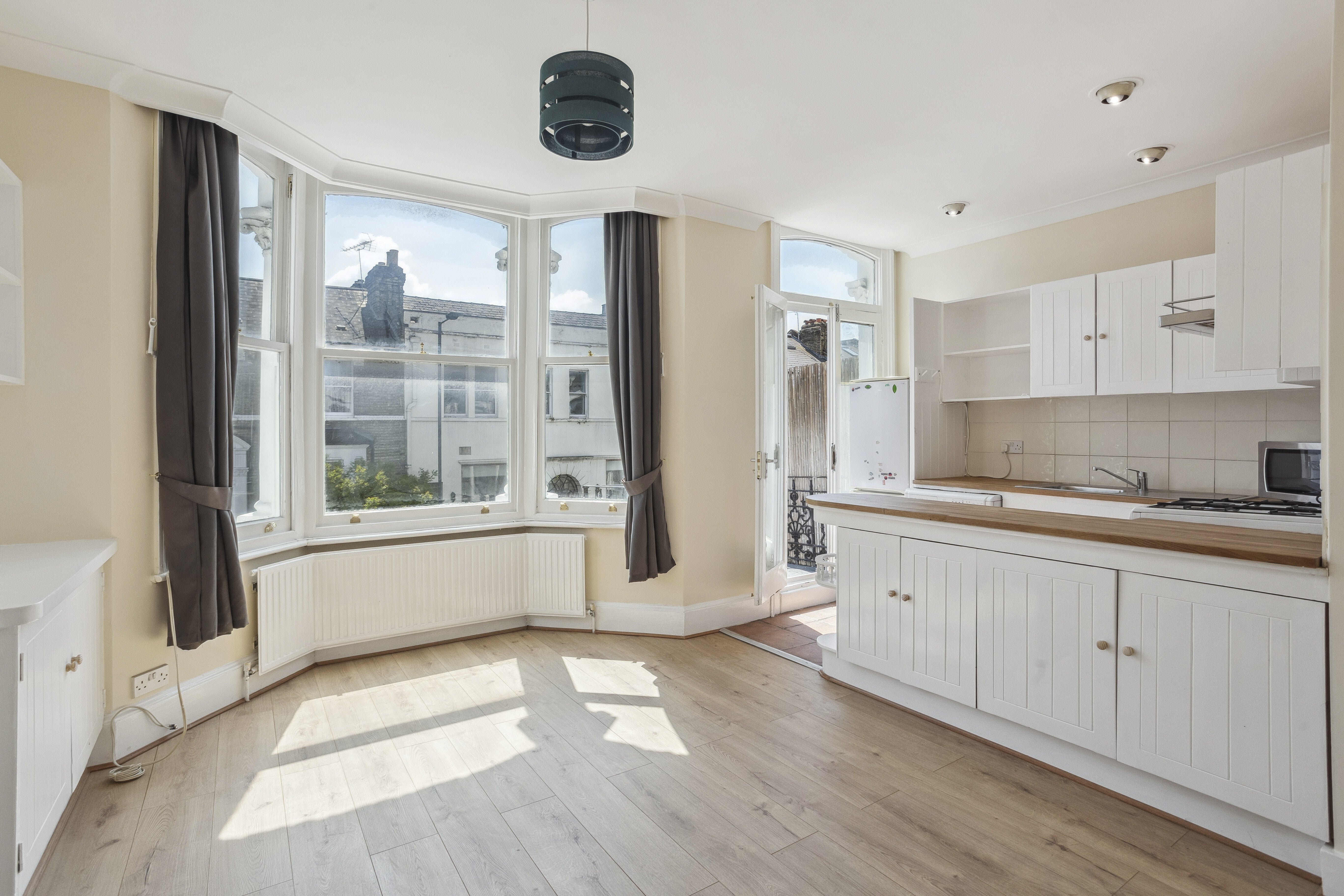 Flat Dawes Road in Greater London