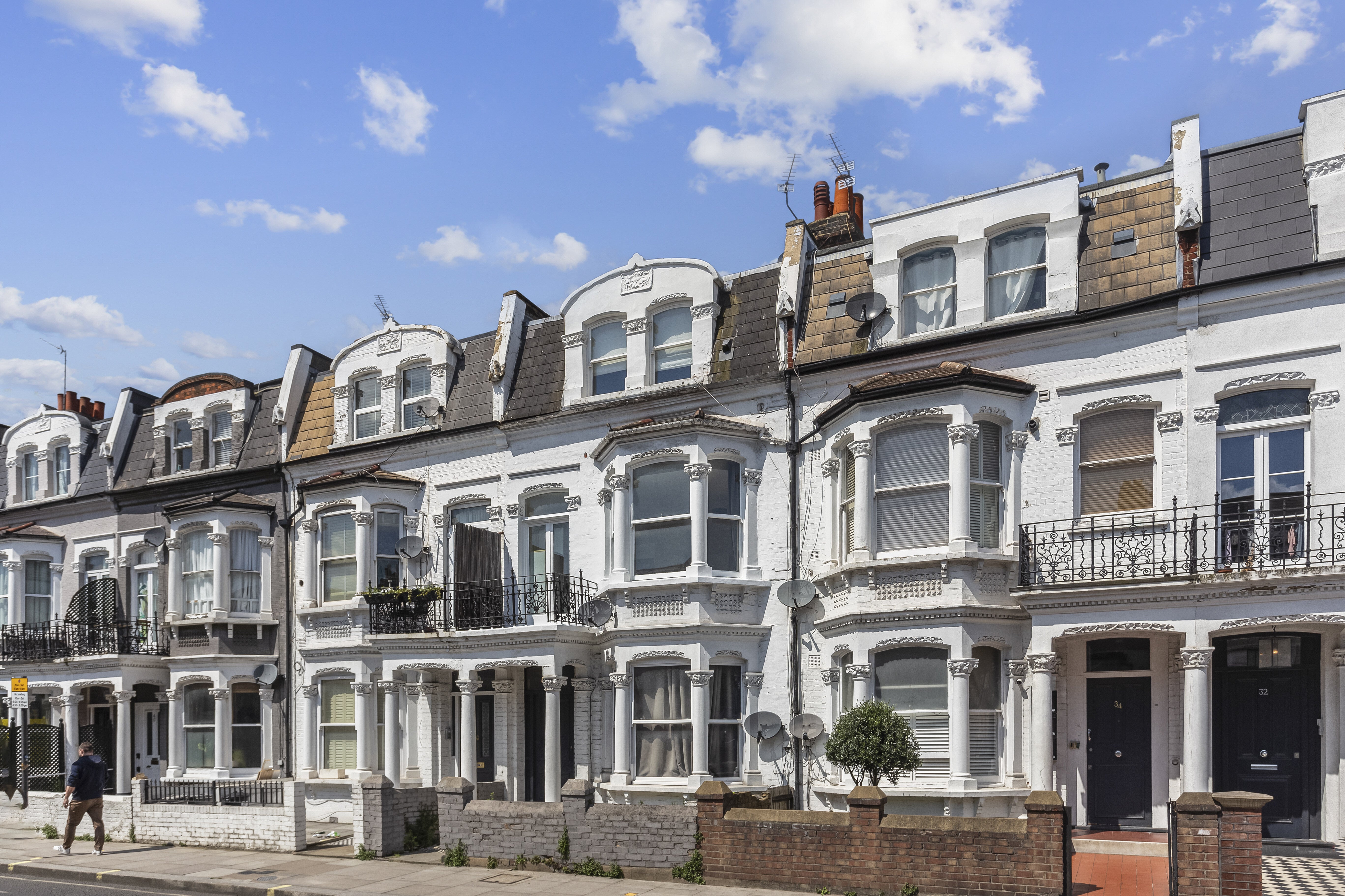 Flat Dawes Road in Greater London