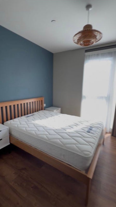 Flat Hudson Walk in Greater London