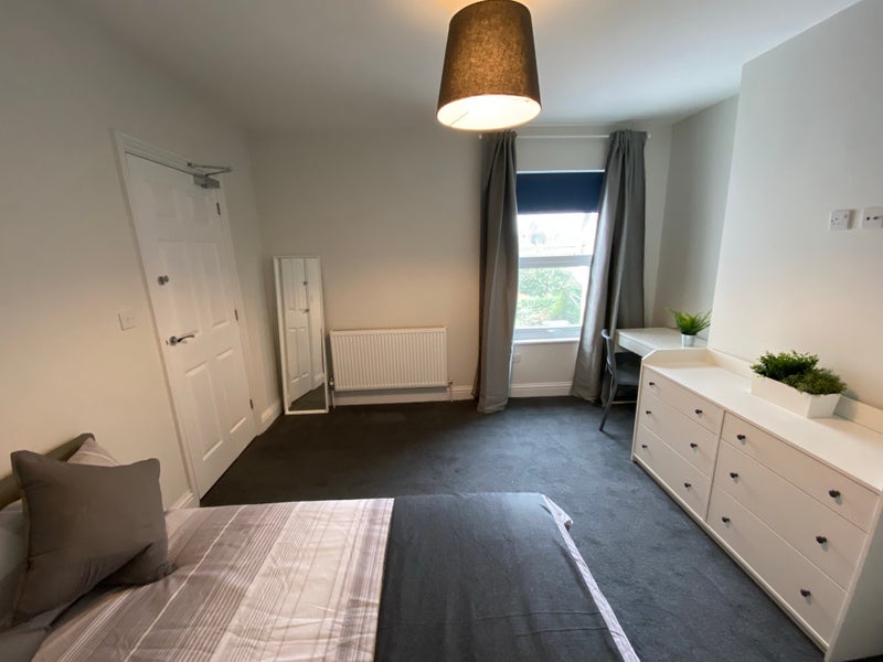 Room Hedley Street in Maidstone