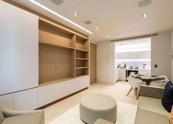 Flat Tooley Street in Greater London