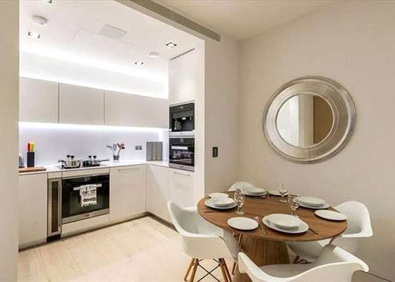 Flat Tooley Street in Greater London